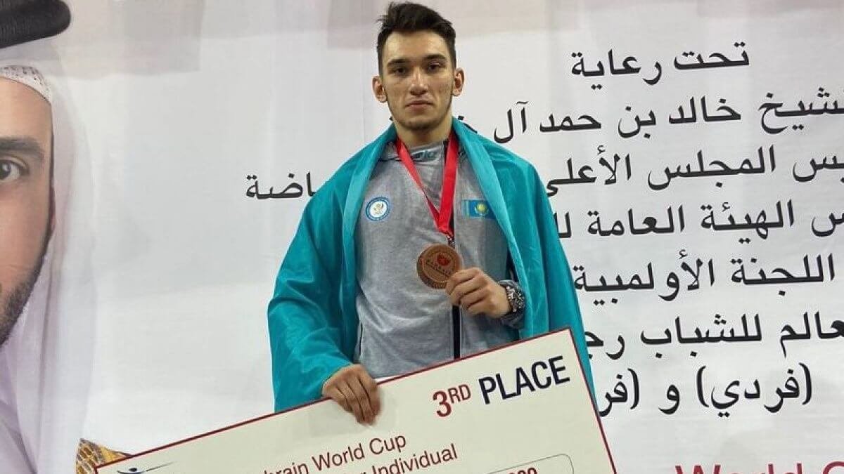Казахстанский спортсмен завоевал медаль на чемпионате мира по фехтованию