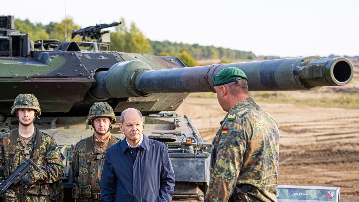 Германия отправит Украине 14 танков Leopard 2