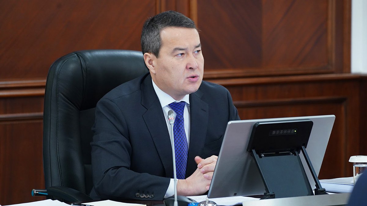 Премьер отправил чиновников в соцсети, после того как президент советовал ими не увлекаться