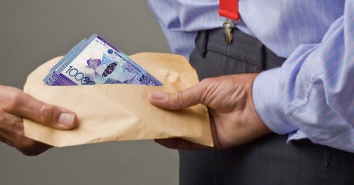 Преподавателя вуза поймали на взятке в Таразе