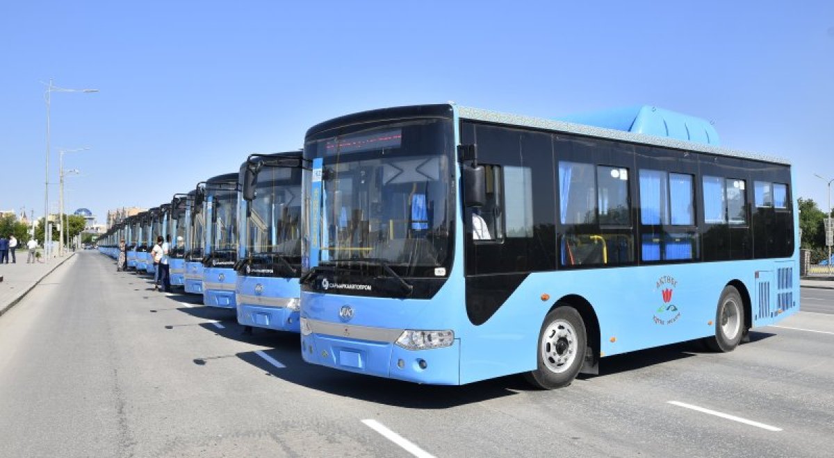 Забастовка продолжается: водители автобусов в Актобе снова не вышли на линии