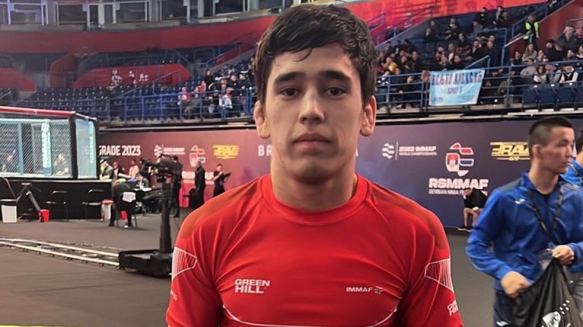 Казахстанец стал двукратным чемпионом мира по ММА