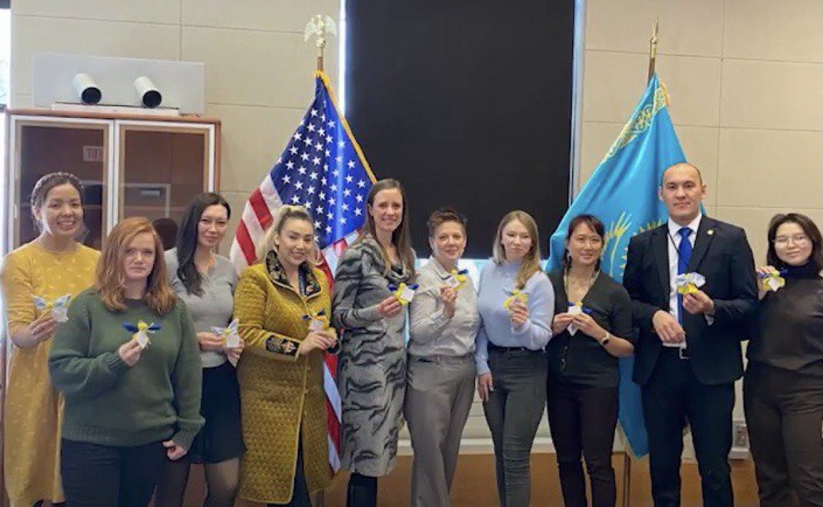Годовщина войны: как посольство США в Казахстане помогает украинским детям