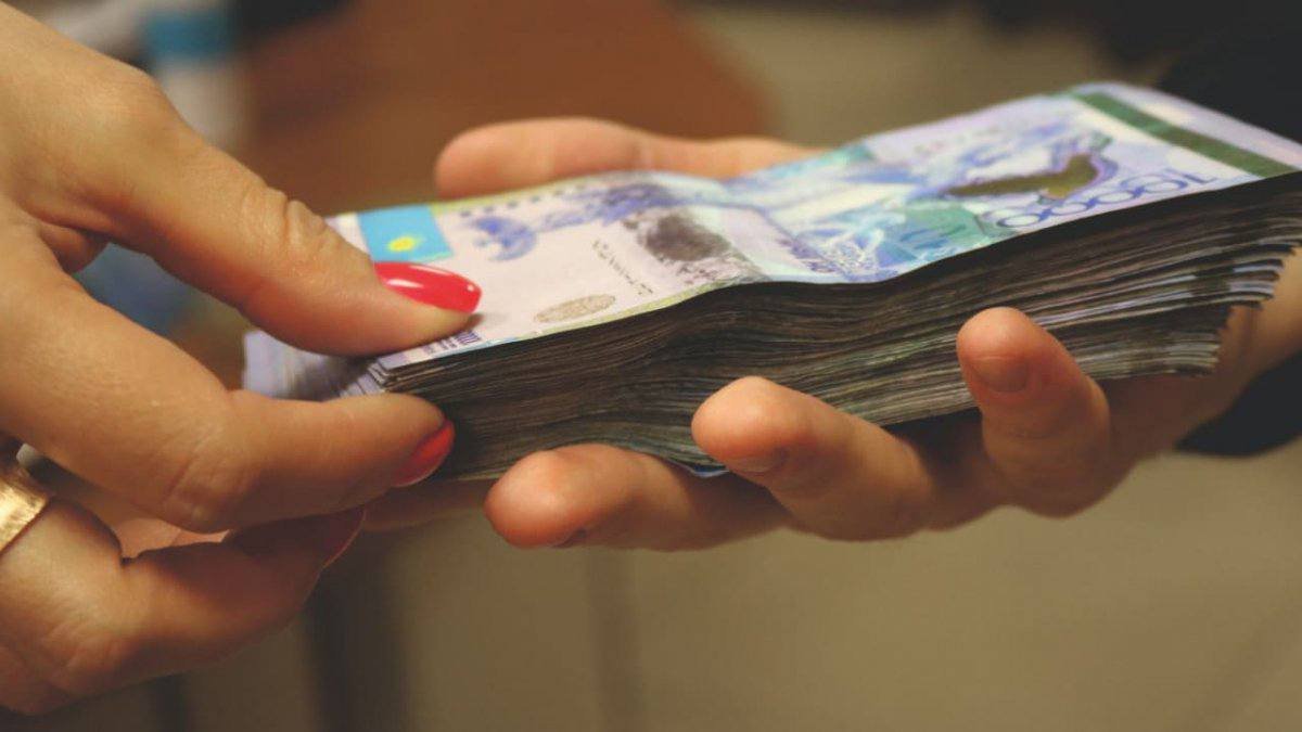 Выписала отпускные: сотрудница КТЖ присвоила 82 млн тенге