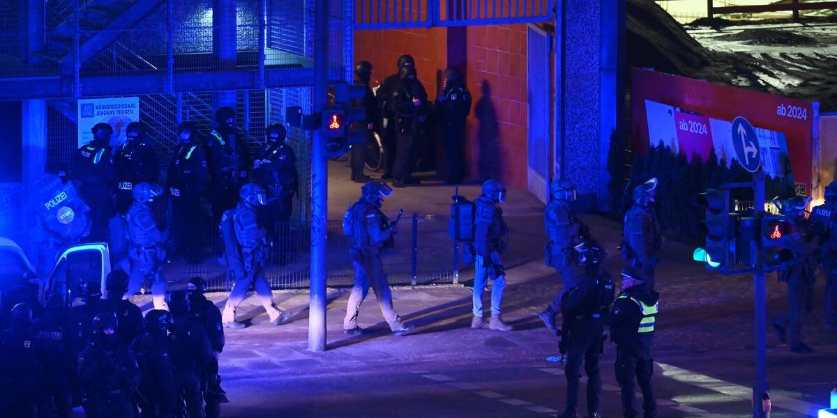 Шесть человек погибли при стрельбе в церкви свидетелей Иеговы в Гамбурге