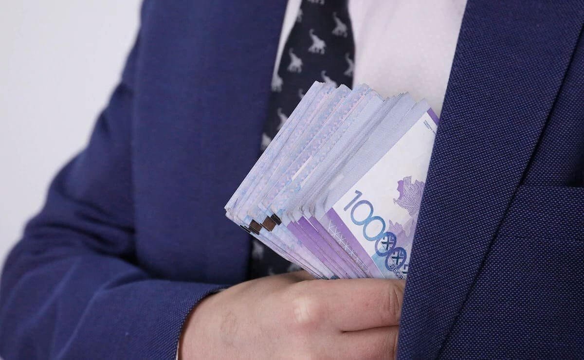 За взятку в 310 тысяч чиновника в Астане наказали на 9 млн тенге