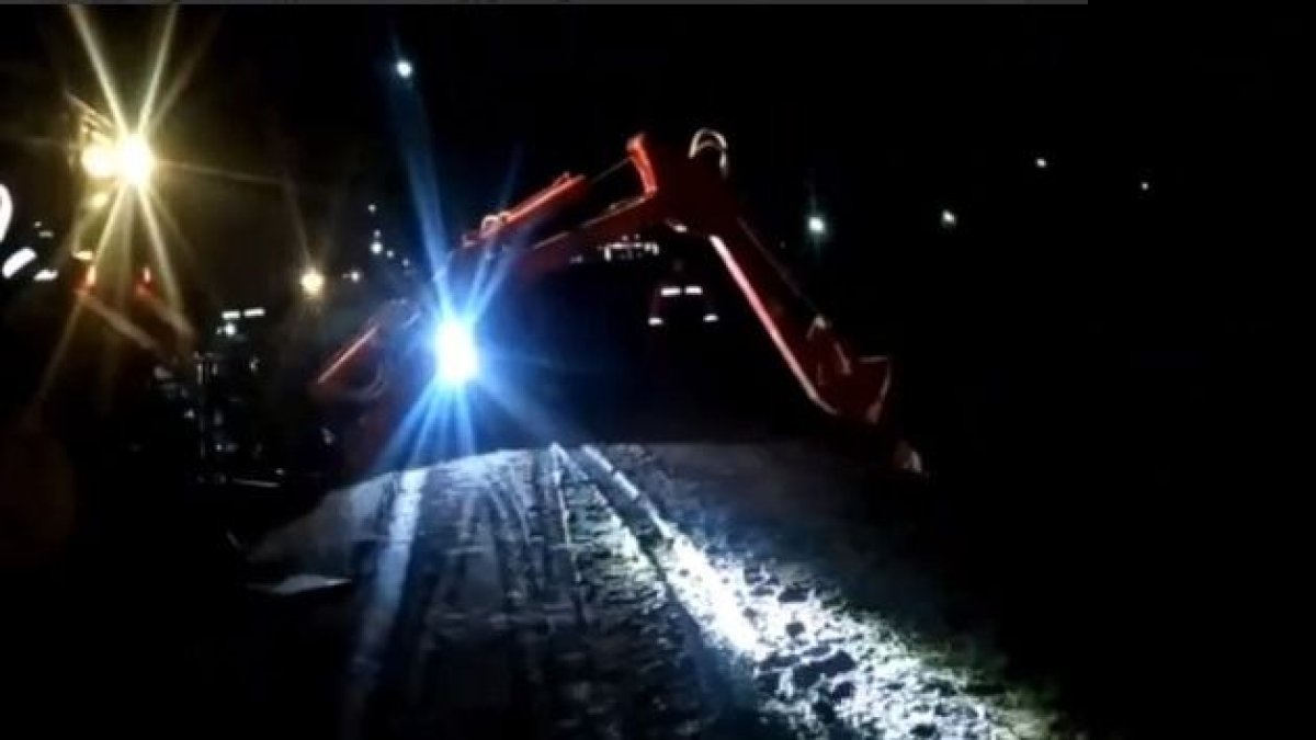 Чтобы не было затопления: в Актюбинской области вскрыли часть дороги