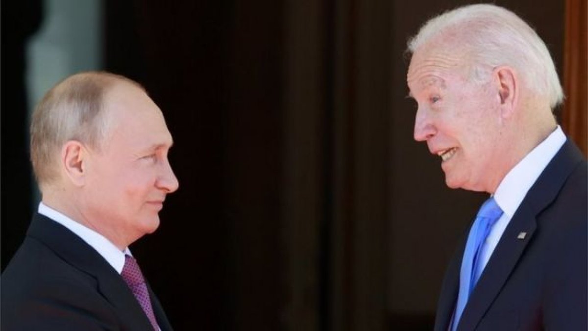 Путин явно совершил военные преступления - Байден