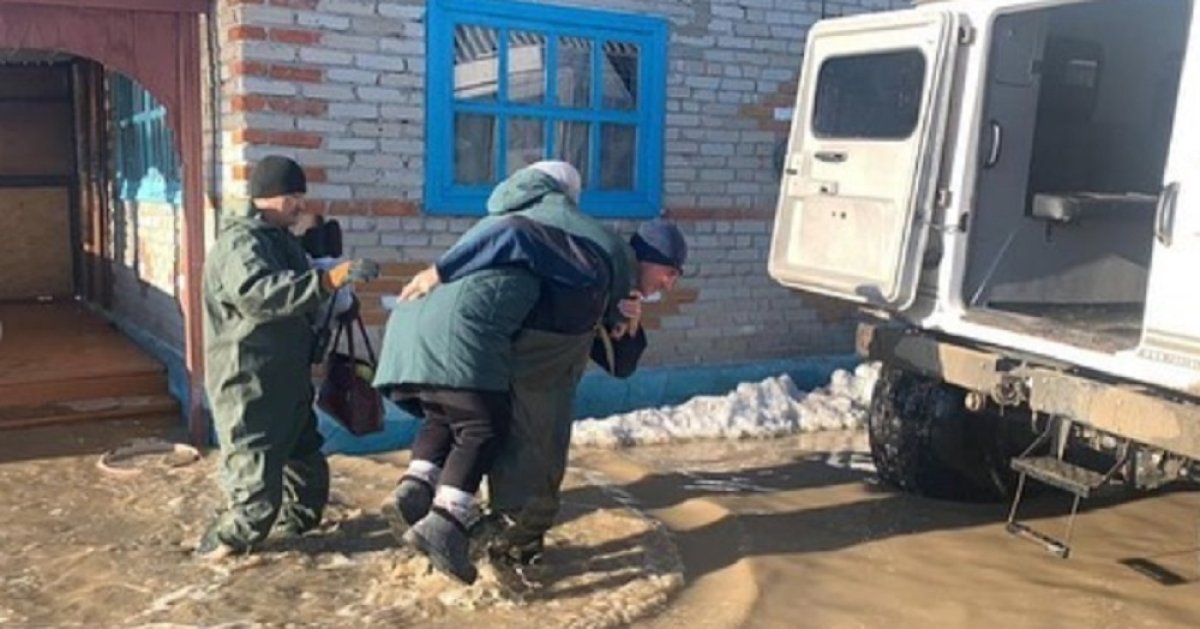 35 жилых домов пострадали из-за паводков в Костанайской области: жителей эвакуировали