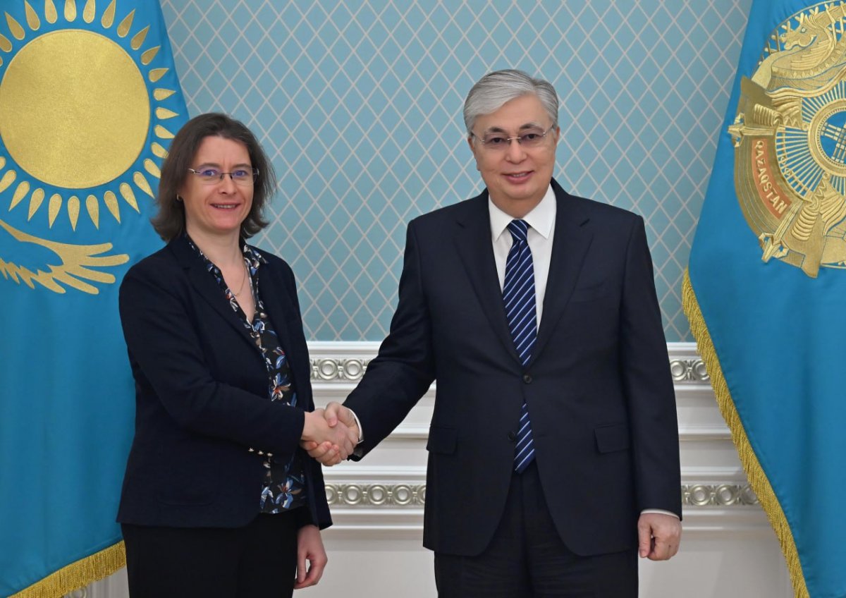 Послание от Макрона передали Токаеву