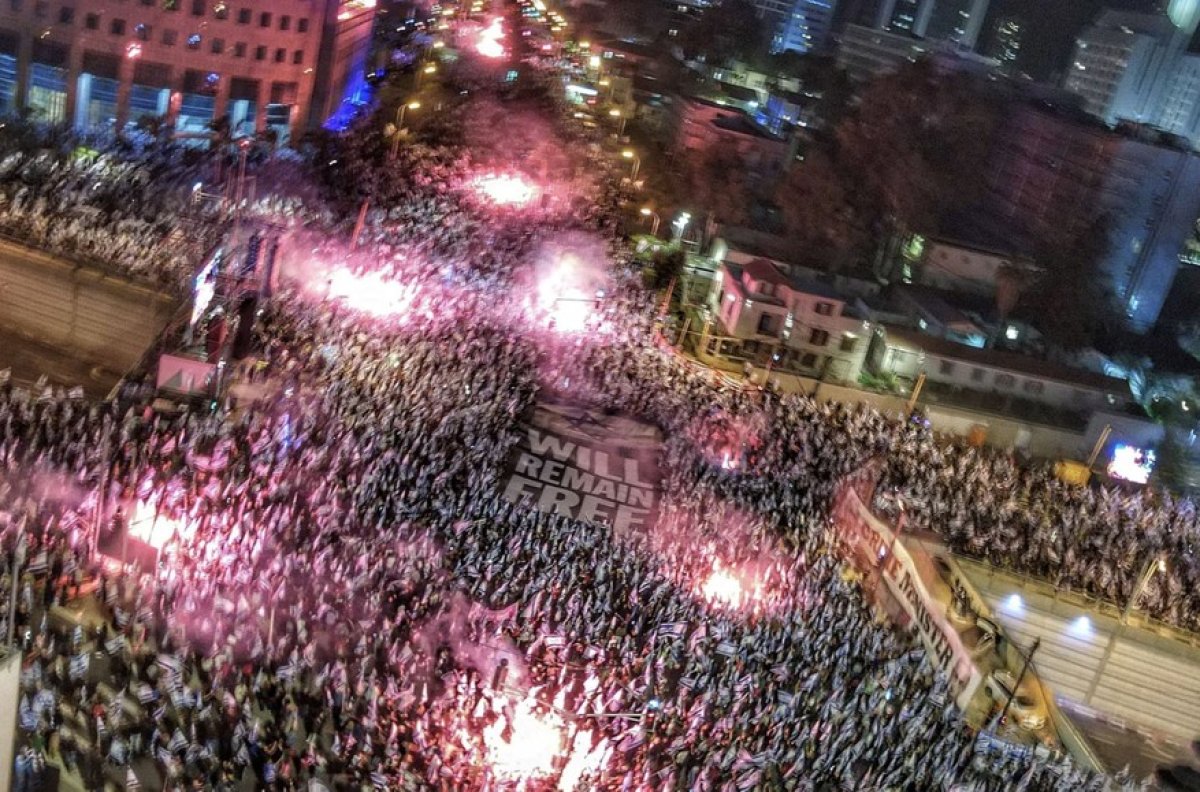 Более 100 тысяч человек вышли на митинг в Израиле