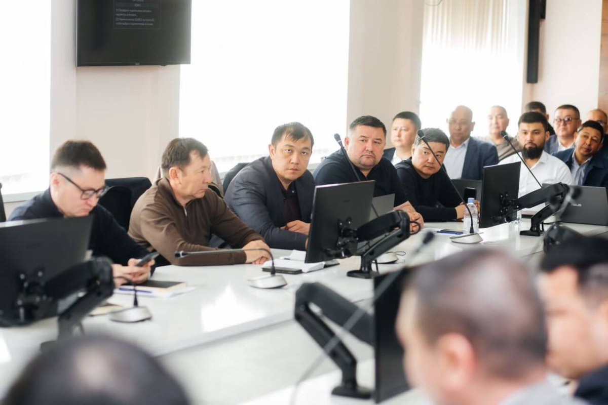 С сотрудниками "Озенмунайгаза" встретилась спецгруппа, прибывшая в Жанаозен после забастовки рабочих