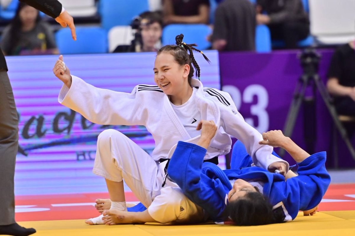 Юная пара дзюдоистка из Казахстана стала чемпионкой Азии, несмотря на сломанный палец