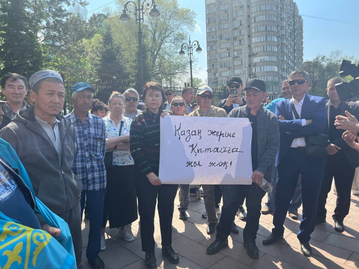 На митинге в Алматы задержали активистов