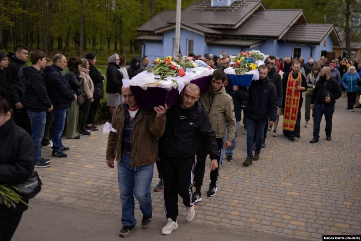 Погибли от удара российской ракеты: в Умани похоронили двоих детей