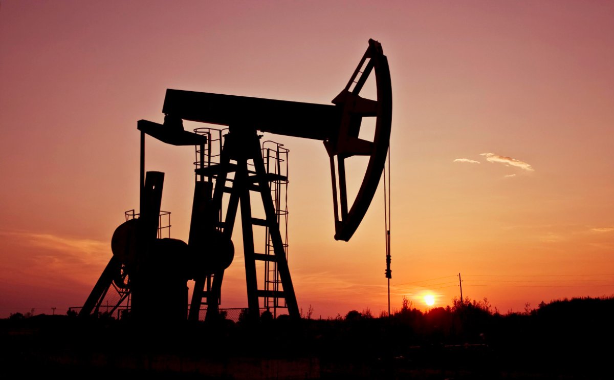 Впервые с 27 марта цена нефти Brent опустилась ниже $77