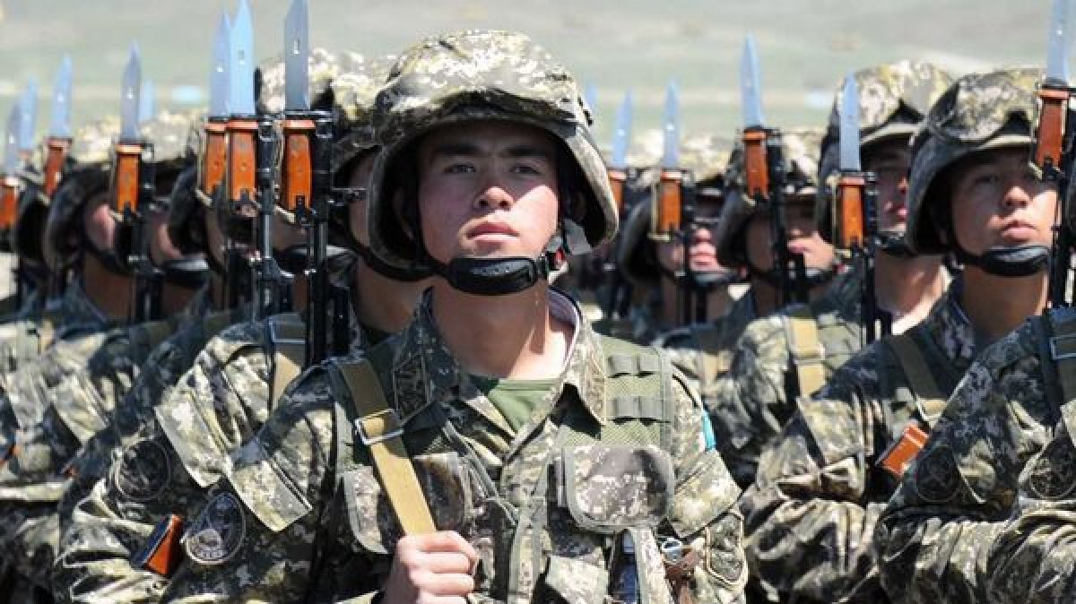 "Армия Казахстана должна быть готова в любой момент": Токаев поздравил военных с праздником