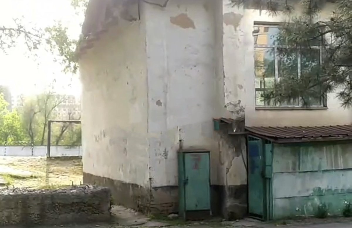 Как в девяностых: алматинцы жалуются на ужасное состояние школ в городе