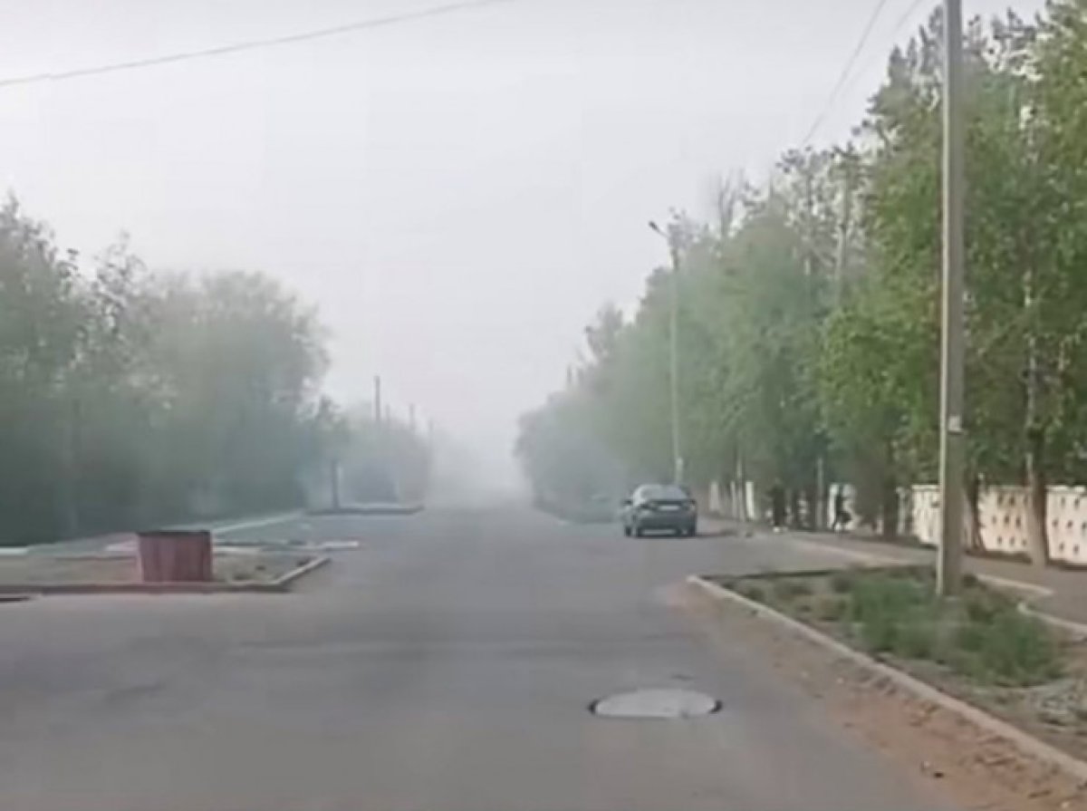 Сильный смог и вонь: в Павлодаре больше суток горит свалка