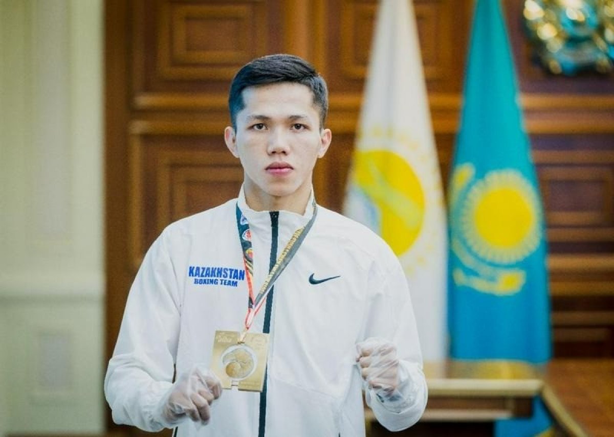 19-летний казахстанский боксер Санжар Ташкенбай стал чемпионом мира