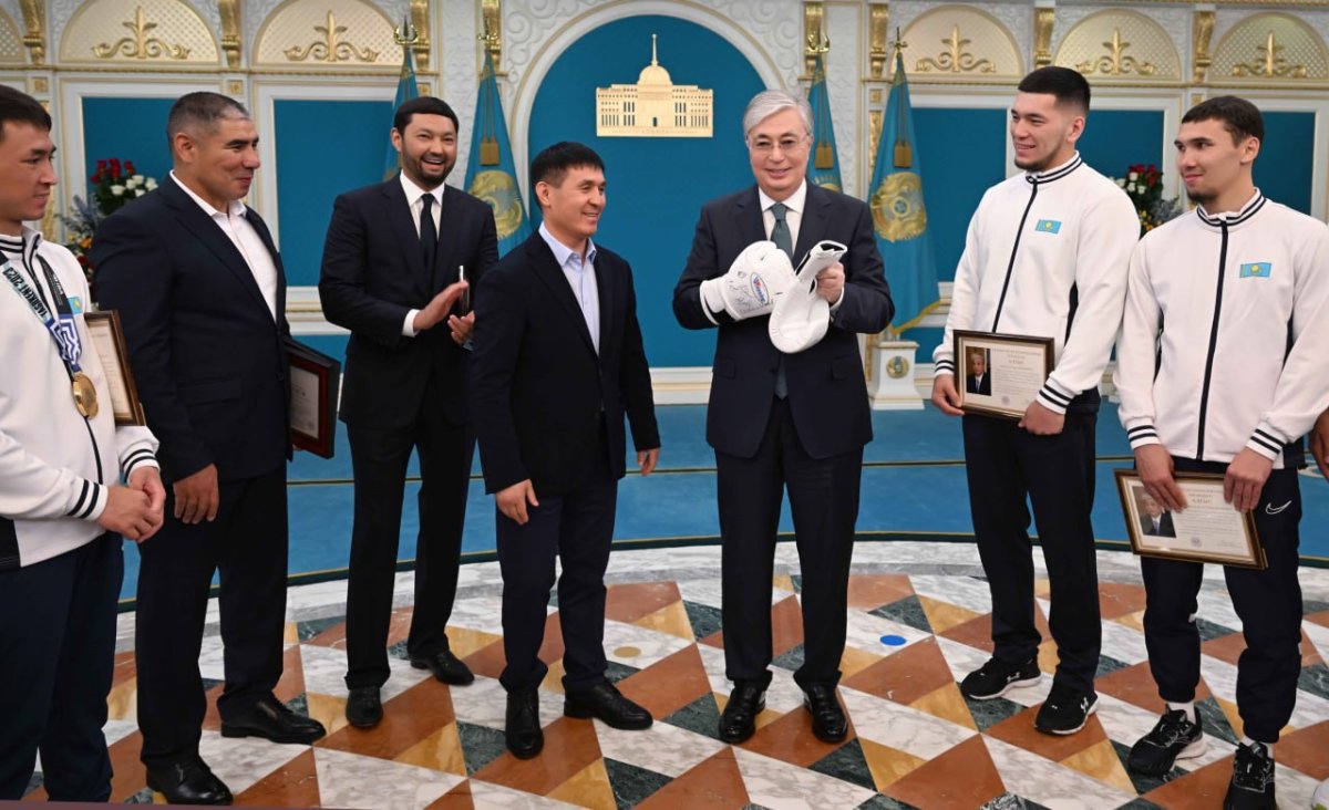 Чемпионов мира по боксу принял Токаев