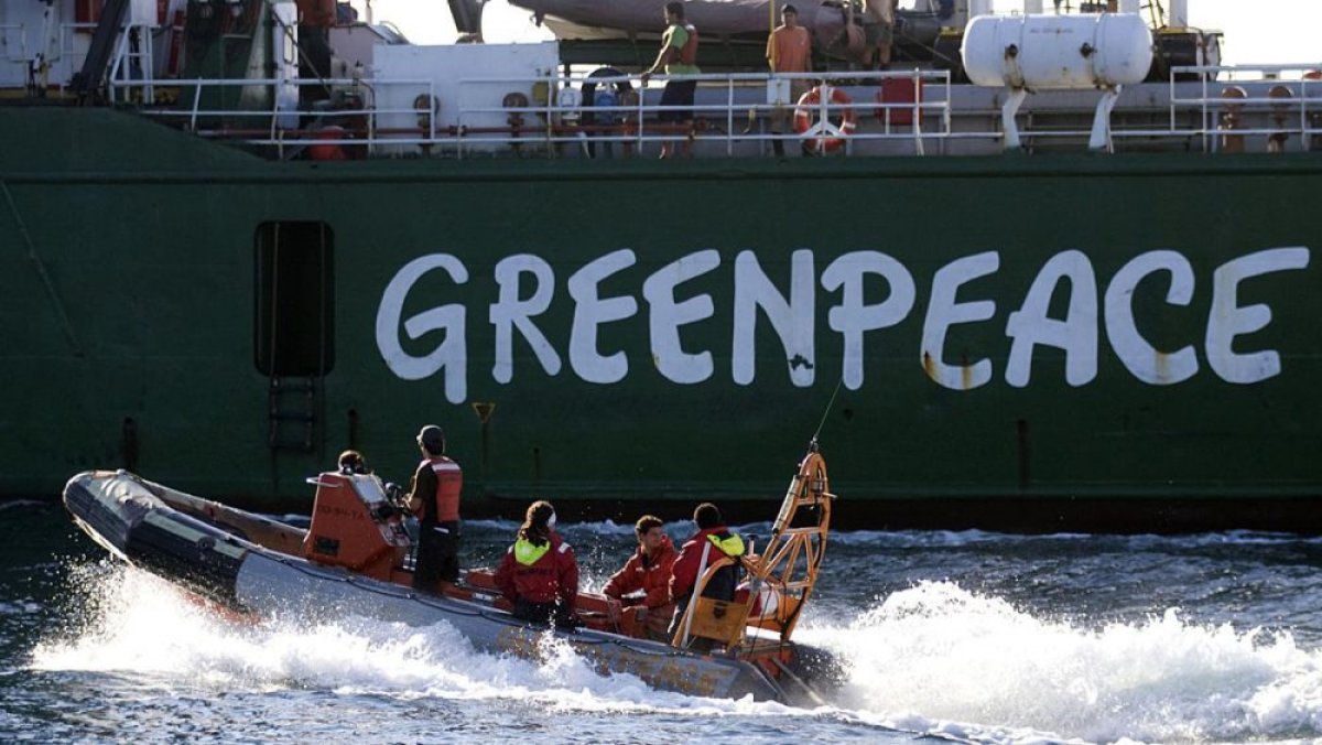 В России деятельность Greenpeace признали "нежелательной"