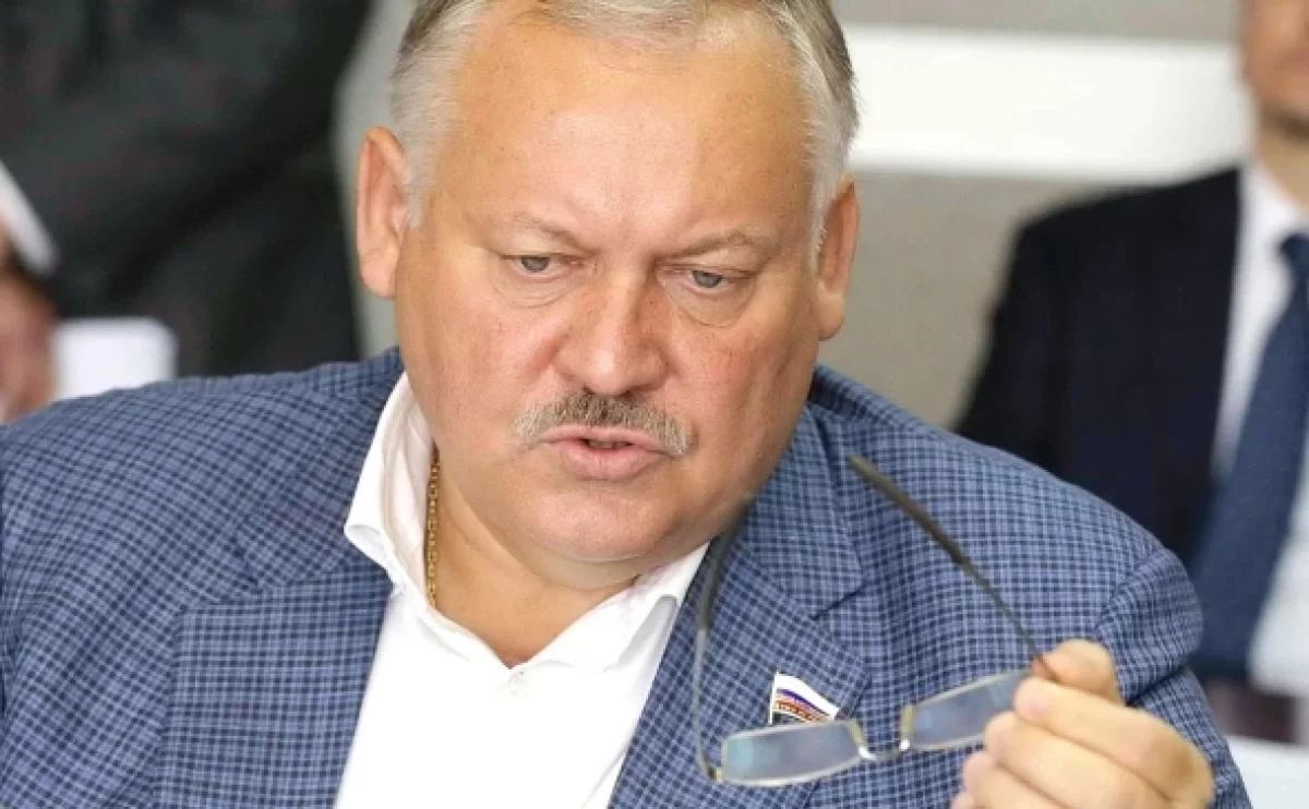 Критиковавшего Казахстан депутата впустили в страну после вмешательства МИД РФ