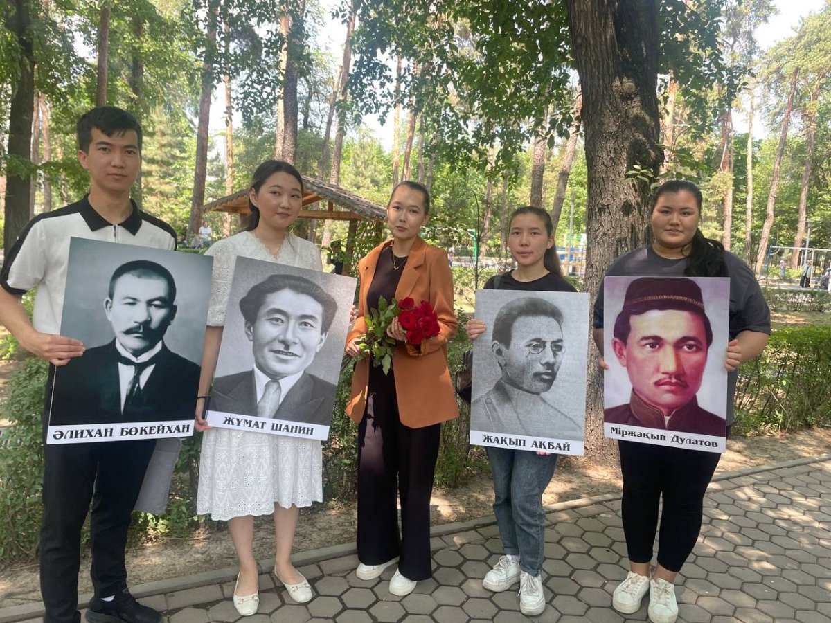Как в Алматы прошла не разрешённая властями траурная акция в память жертв политических репрессий