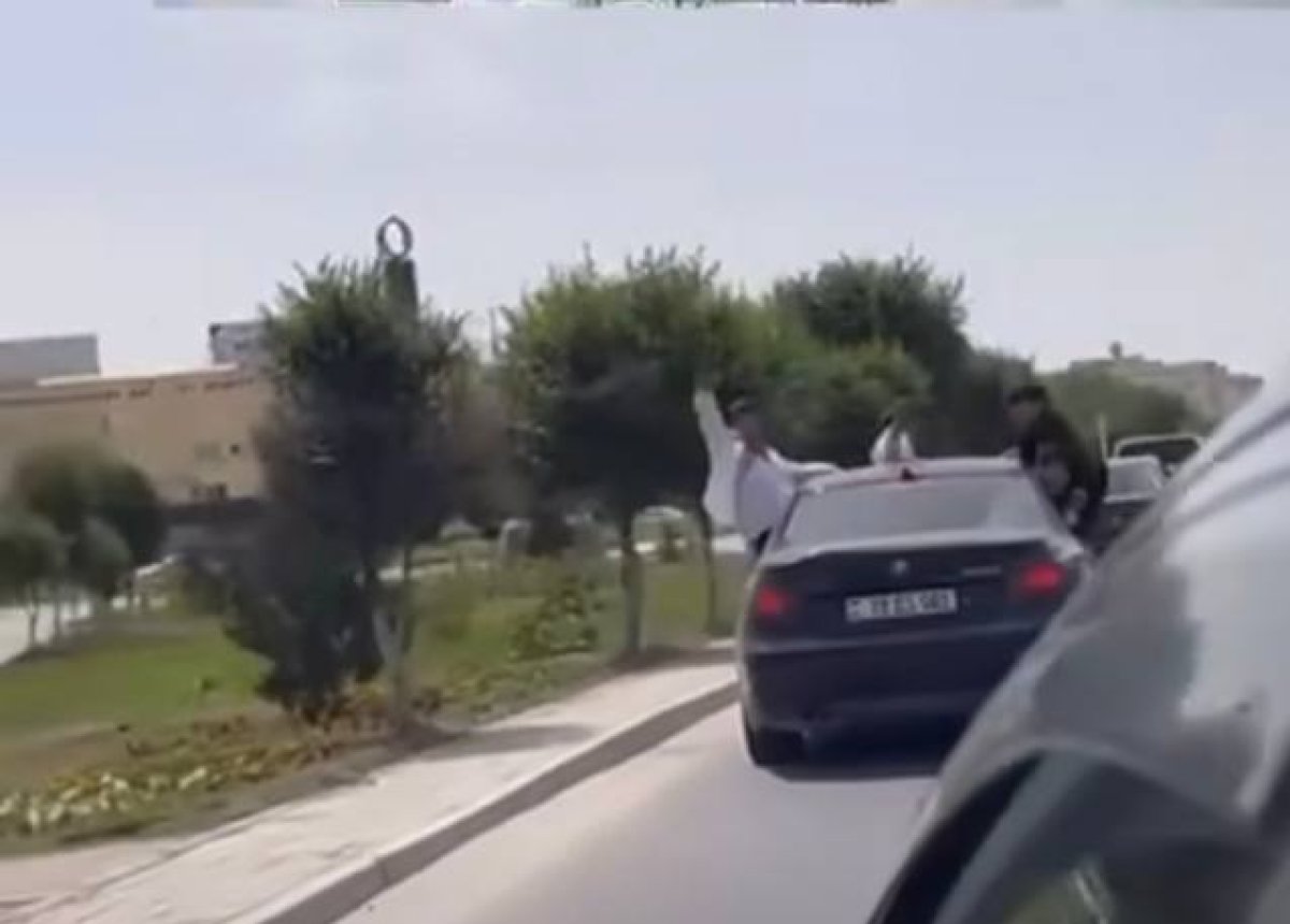 Школьники в Жанаозене устроили катание на автомобилях, высунувшись в окна