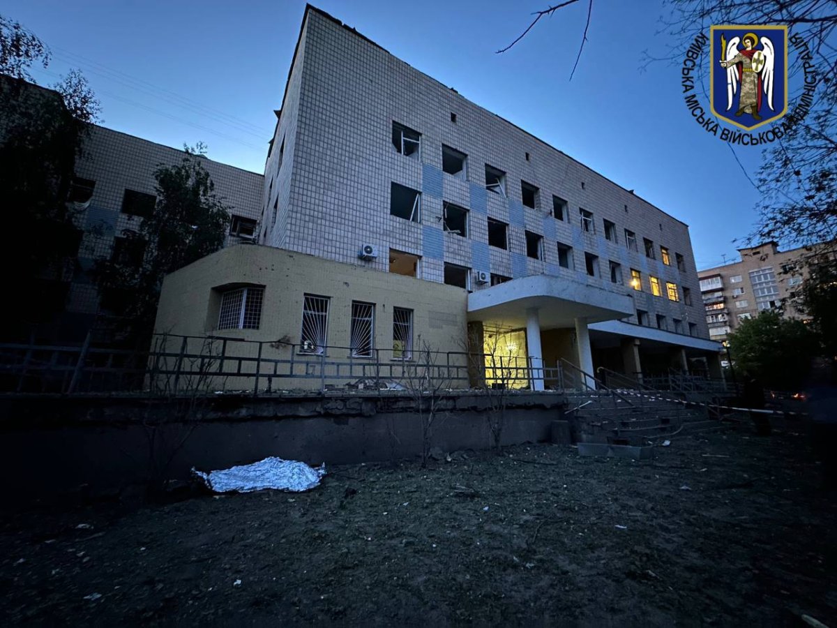 Россия снова обстреляла Киев - пострадала поликлиника, погибли двое детей