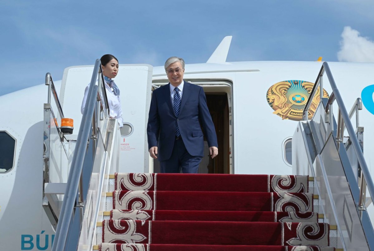 Токаев прилетел в Кыргызстан для участия в саммите Центральная Азия - ЕС