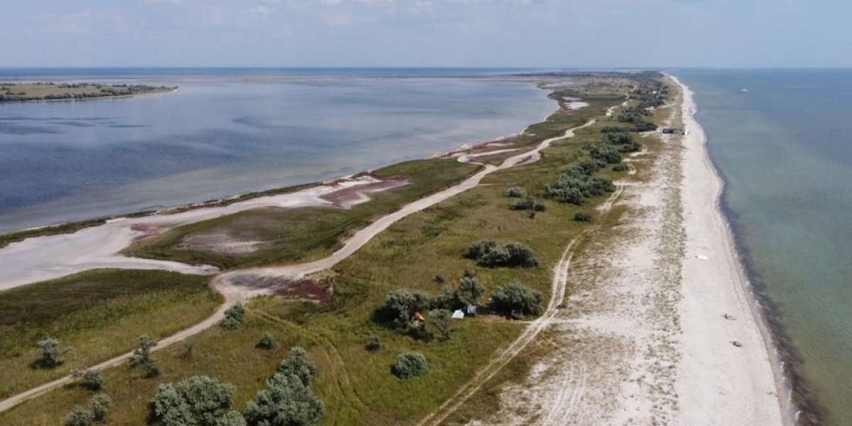 Взрыв на Каховской ГЭС: оккупированная Россией Кинбурнская коса отрезана от материка