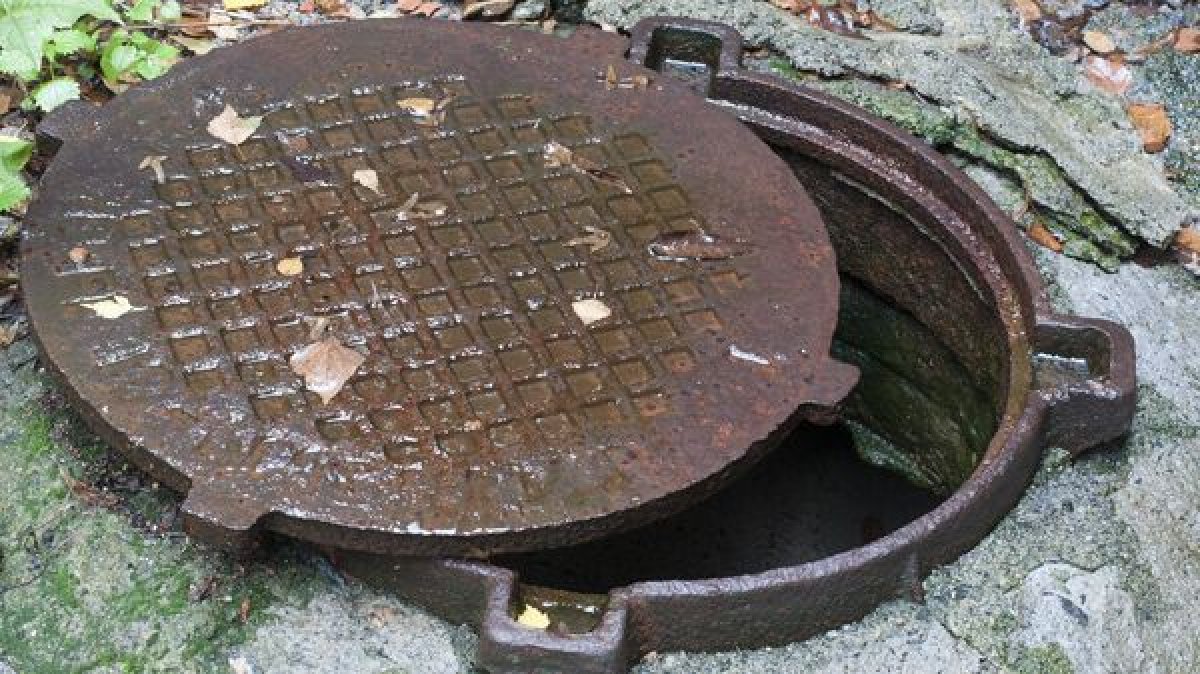 В Костанайской области погиб ребенок, упав в открытый люк