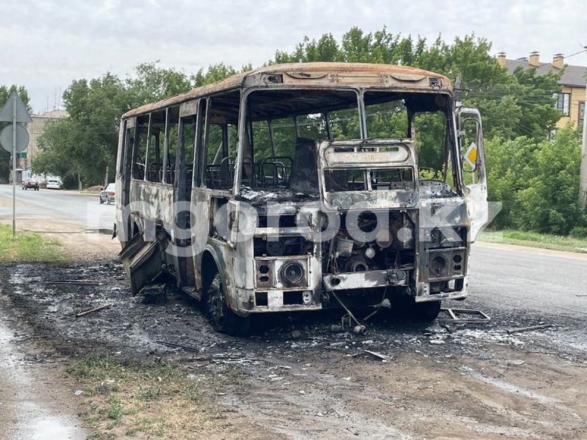 В Уральске загорелся школьный автобус с детьми
