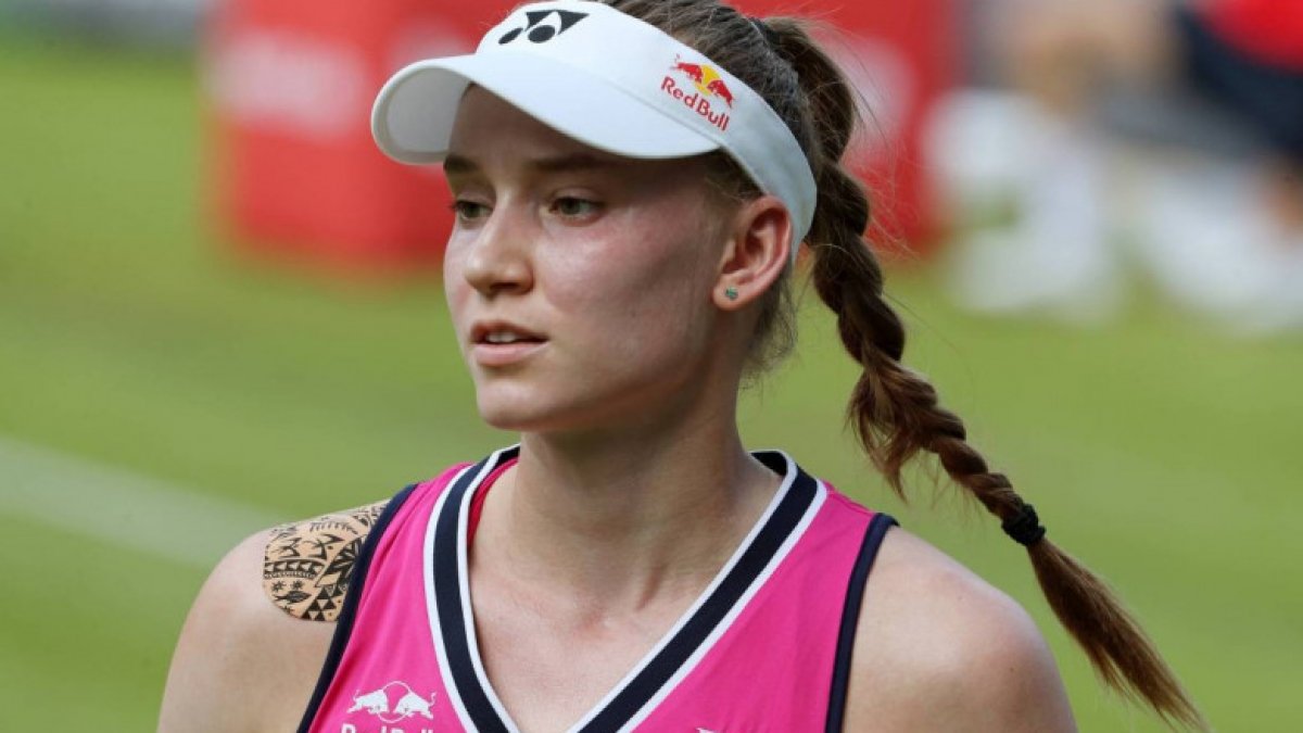 Елена Рыбакина снялась с турнира в Великобритании