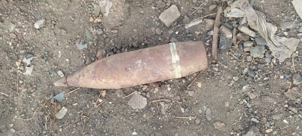 В Ерейментау нашли на заброшенной мусорной свалке фугасный снаряд