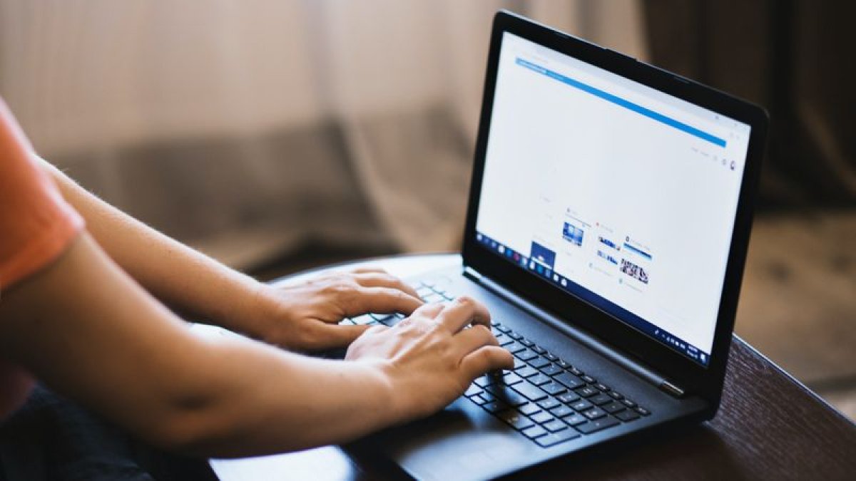 Штрафы за фейки: Токаев подписал закон об онлайн-платформах