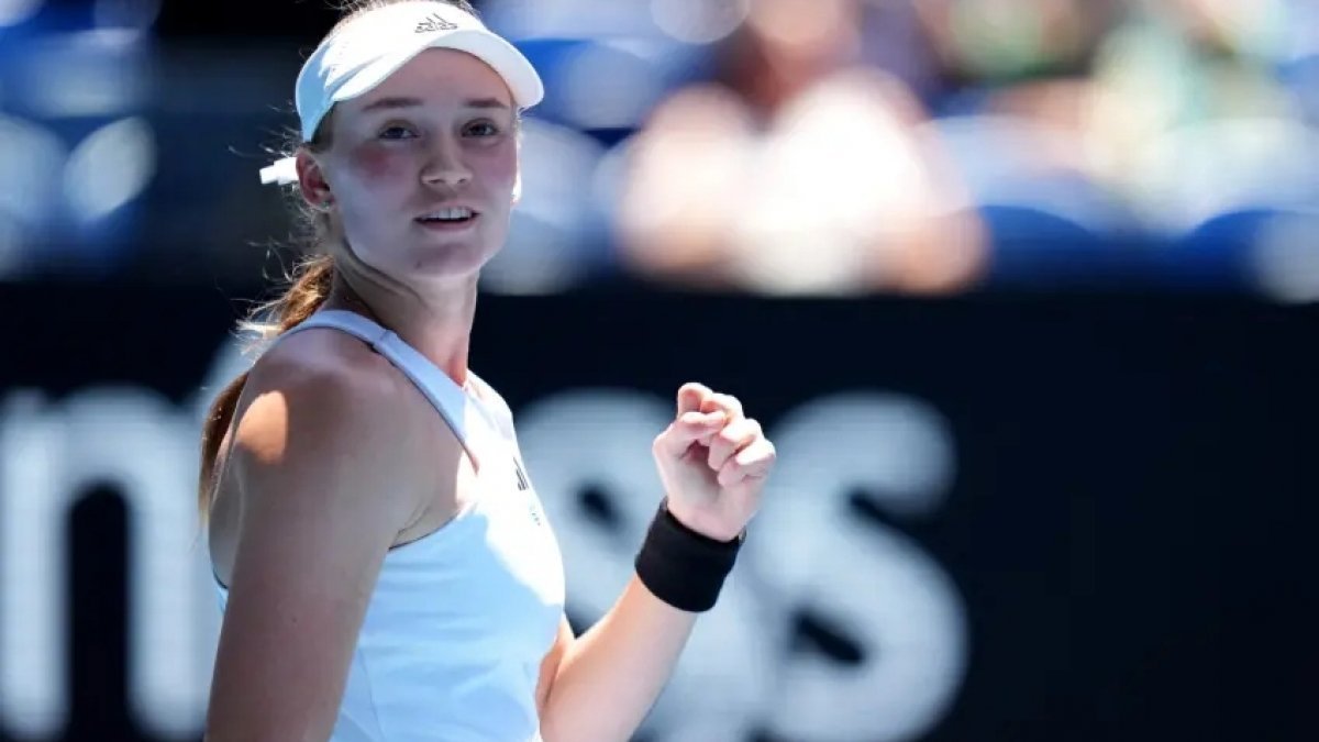 Рыбакина досрочно вышла в 1/4 финала Уимблдона из-за отказа соперницы