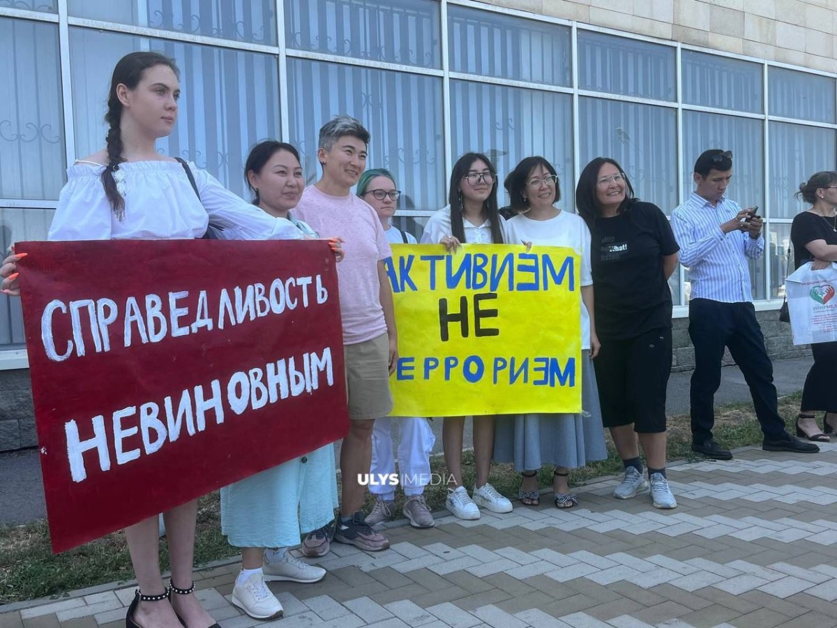 Суд по захвату аэропорта Алматы: больше 50 человек пришли поддержать обвиняемых