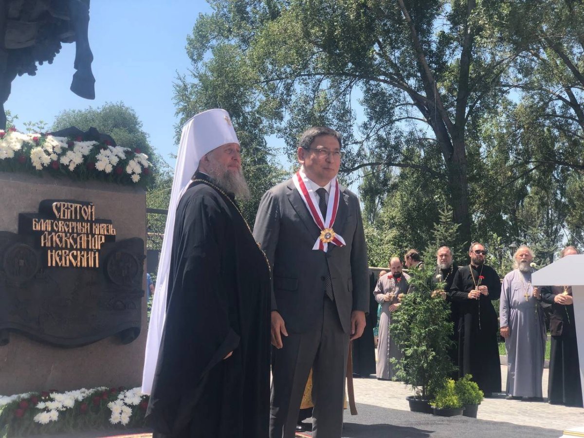 Памятник русскому полководцу Невскому установили в Алматы вопреки воле жителей