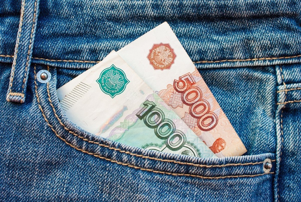 Банкам разрешили вывозить рубли из Казахстана