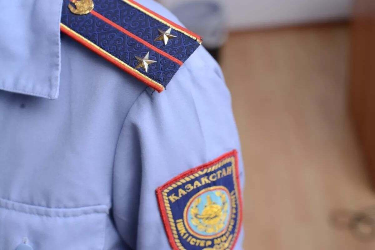 Шесть полицейских осудили за взятки в Шымкенте