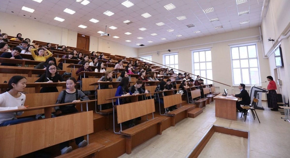 Сколько заявлений принято от абитуриентов на поступление в колледжи Казахстана