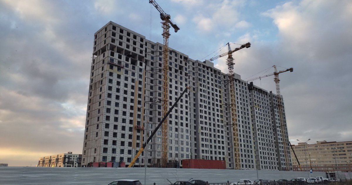 Двое рабочих разбились насмерть при падении с 15 этажа на стройке ЖК в Астане