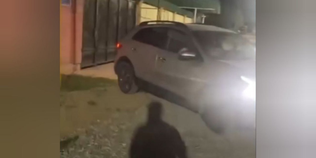 Полицейский дал порулить служебным авто своему родственнику в Шымкенте