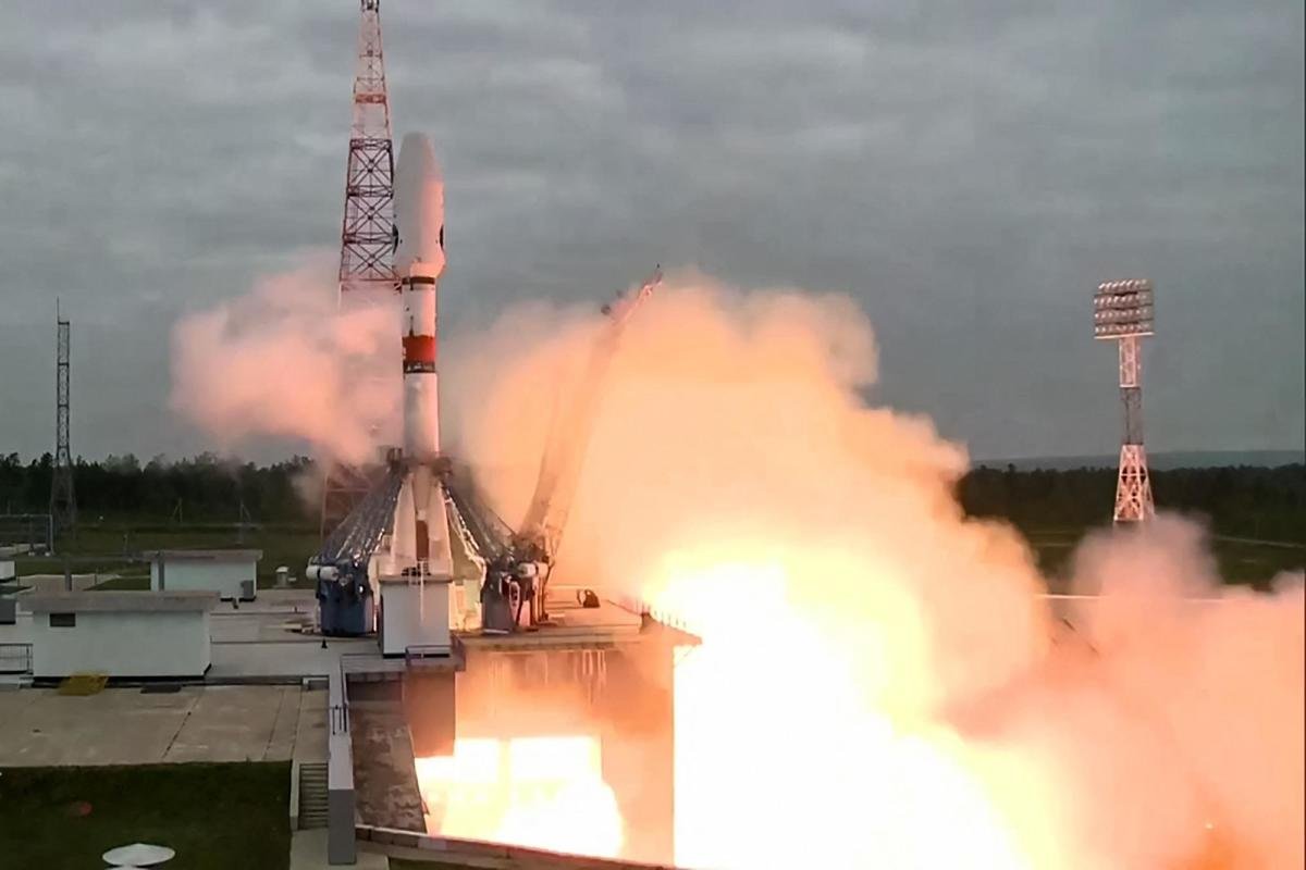 Российский корабль "Луна-25" разбился при столкновении с Луной