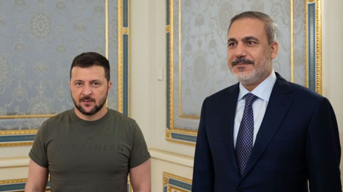 Зеленский принял главу МИД Турции