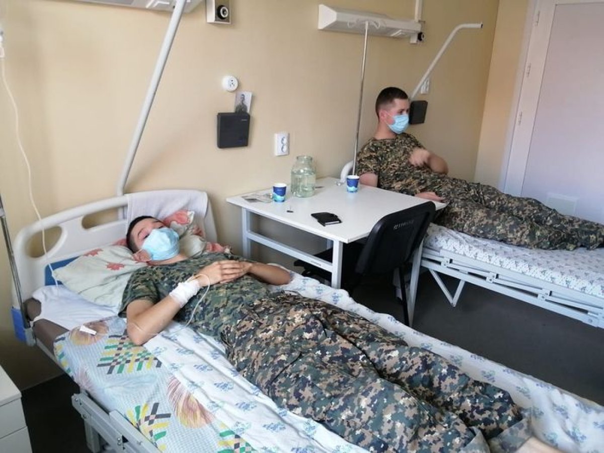 Около 50 срочников попали в больницу в Кокшетау