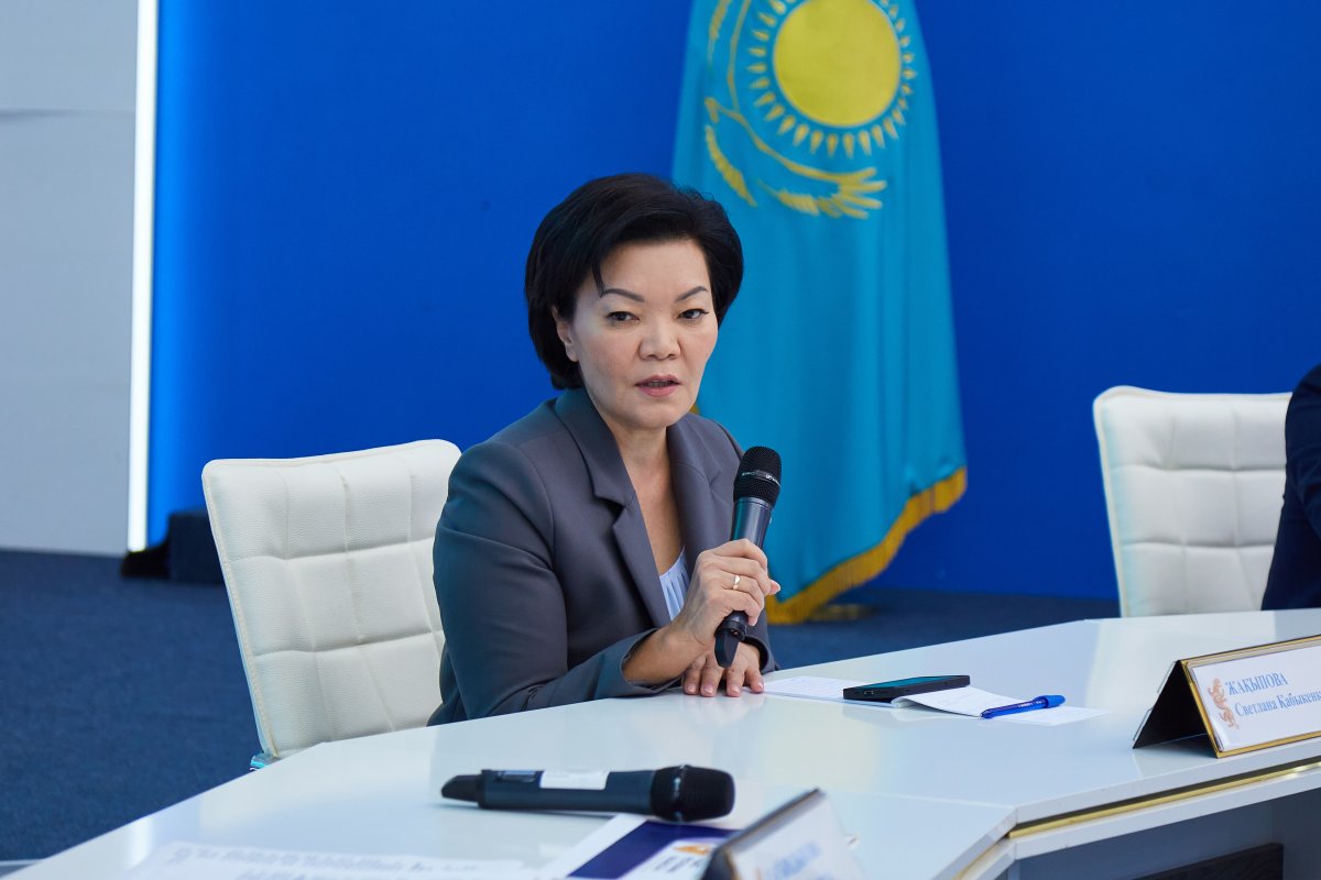Экс-вице-министр Жакупова не навещала семью сгоревших в Астане девочек после трагедии
