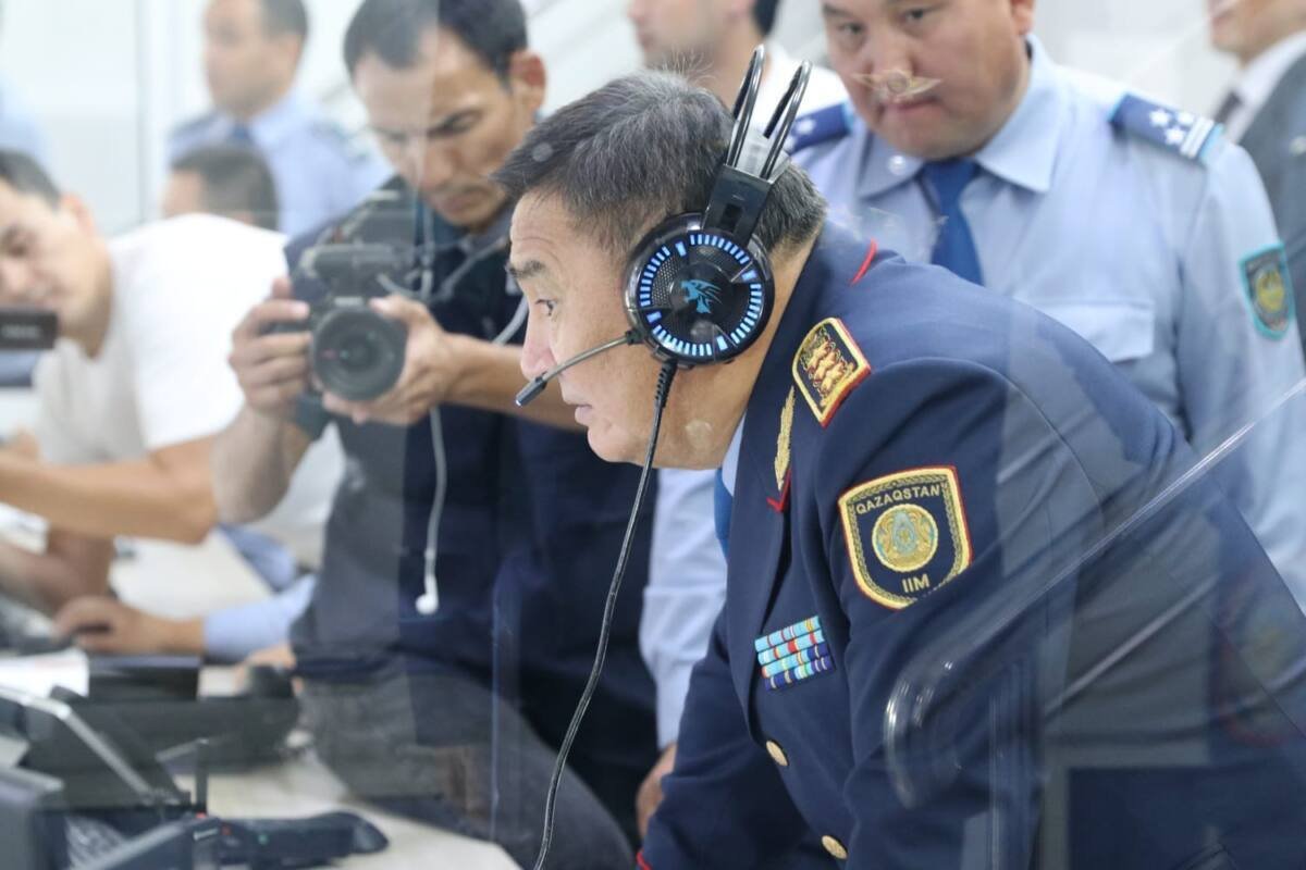 Систему безопасности в школах Шымкента проверил министр Ахметжанов